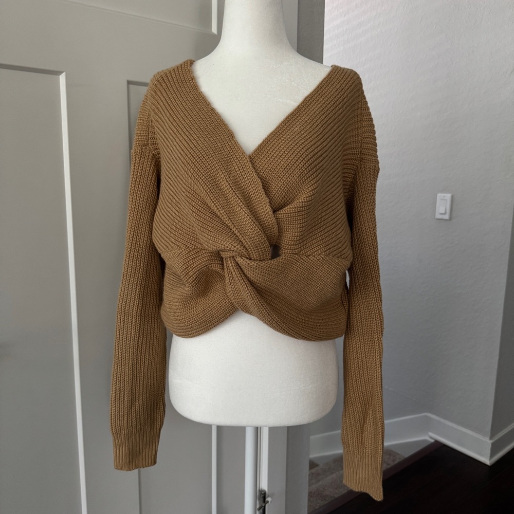 Size S tan and brown knit top with a twist